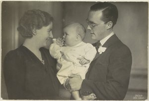 Porträt von Juliana, Königin der Niederlande, Bernhard von Lippe-Biesterfeld und Beatrix, Königin der Niederlande von Franz Ziegler