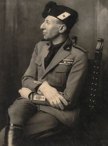 Album MVSN- Schwarzhemden: Augusto Turati in Uniform der Miliz von Fratelli Alinari Fratelli Alinari