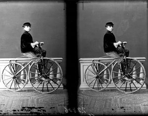 Porträt eines kleinen Jungen auf einem Fahrrad, Florenz, 1875-76