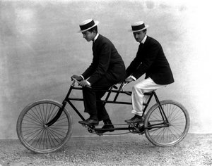 Zwei Männer auf einem Tandem, Florenz, 1895 von Fratelli Alinari Fratelli Alinari