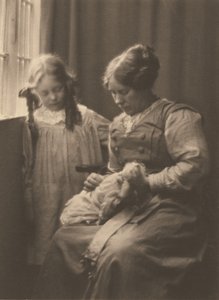 Mrs. Frederick H. Evans, Barbara Evans und Phyllis die Puppe von Frederick H. Evans