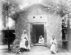 Ein Beispiel eines Kabyle-Hauses, Pariser Ausstellung, 1889 von French Photographer