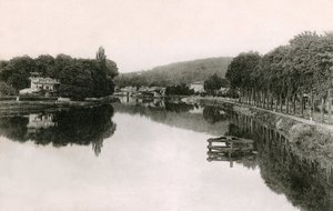 Bougival (Yvelines - 78 - Île-de-France): Ufer der Seine von der Fußgängerbrücke aus gesehen, Anfang des 20. Jahrhunderts (s/w Foto) von French Photographer