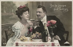 Paar trinkt Champagner
