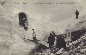 Eishöhle und Leiter, Bossons Gletscher, Chamonix, Frankreich von French Photographer