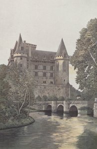 La Rochefoucauld, Schloss, Ansicht von den Ufern der Tardoire von French Photographer