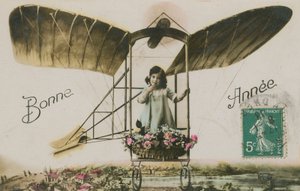 Neujahrskarte eines Mädchens in einem Flugzeug, 1913 (handkoloriertes Foto) von French Photographer