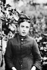 Porträt einer jungen Frau aus Bourmont in Haute Marne. Fotografie späte 19. Jahrhundert. Ducos Sammlung von French Photographer