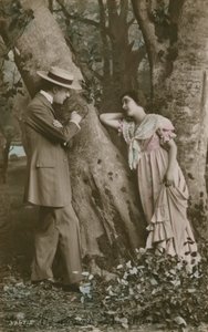 Liebende schnitzen ein Herz in einen Baum (handkoloriertes Foto) von French Photographer
