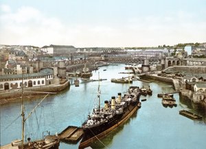 Schiffe am Penfeld-Fluss, Brest, 1890-1900 von French Photographer