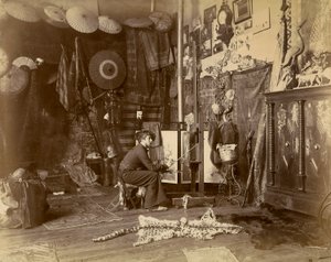 Der französische Maler Rochegrosse in seinem Atelier, ca. 1885 von French Photographer