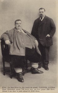 Die zwei schwersten Brüder der Welt, insgesamt 1118 Pfund wiegend von French Photographer