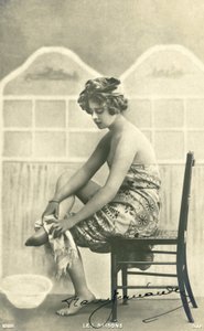 Frau in einem Badetuch