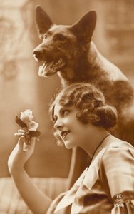 Frau mit ihrem Hund von French Photographer