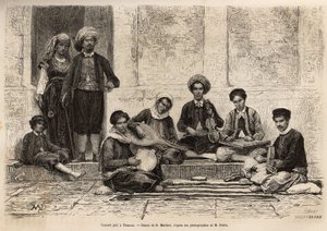 Ein jüdisches Orchester in Tlemcen, bestehend aus 5 Instrumenten: dem Rbab mit 2 Saiten, der Kouistra, einer Art Laute, der Kamendja oder Geige, dem Centihr, einer Art flachem trapezförmigen Kasten, und der Derboucha, einer Art Tamburin aus Ton.