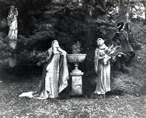 Akt I, Szene 3 von Pelléas et Mélisande von Debussy, aus einem Foto der ersten Aufführung im April 1902 der Oper an der Opéra-Comique in Paris, Illustration in Theatre Magazine, Juni 1902