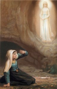 Erscheinung der Jungfrau Maria vor Bernadette Soubirous (1844-1879) in der Grotte von Lourdes, Hautes Pyrenees (65) von French School