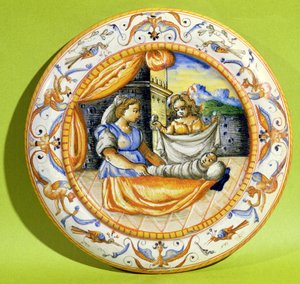 Geburtsteller zeigt das Neugeborene, das in Windeln gewickelt wird, aus Lyon (Faience) von French School