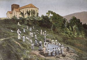 Kinder in Neukaledonien, die von den Missionsschwestern zum Waschplatz gebracht werden, graviert von Gillot, spätes 19. Jahrhundert von French School