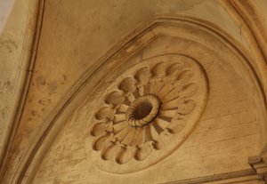 Darstellung eines Blicks auf eine geschnitzte Rosette