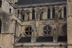 Darstellung der Oculi-Rosenfenster auf der Südseite von French School