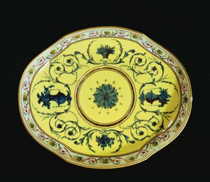 Schale mit gelbem Hintergrund, Sevres Werkstatt von French School