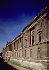 Ostfassade, Haupteingang und Kolonnade, entworfen von Claude Perrault und anderen, begonnen 1678, vollendet von Jacques Germain Soufflot 1774