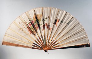 Verlobungsfächer mit Putten, die einen Korb mit Rosen halten, tempera-bemalte Organza
