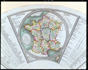 Fächer, der die Karte Frankreichs zeigt, aufgeteilt in 9 Regionen, 10 Metropolen und 83 Departements, 1790