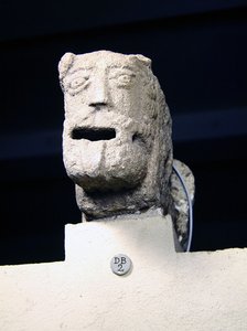 Wasserspeier mit heraushängender Zunge von French School