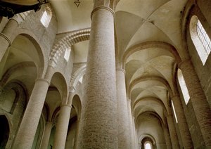 Innenansicht des Kirchenschiffs und des Gewölbes von French School