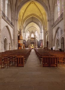 Innenansicht der Kathedrale von Angers (Maine et Loire), erbaut zwischen dem 12. und 15. Jahrhundert, die die perfekte Mischung aus romanischem und gotischem Stil darstellt.
