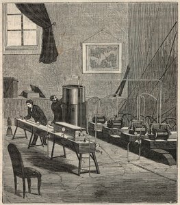 Die Verflüssigung von Gasen im Labor von Raoul Pictet (1878) - Raoul Pierre Pictet (1846-1929), Schweizer Physiker, führt ein Experiment zur Verflüssigung und Verfestigung von Wasserstoffgas durch und untersucht die Eigenschaften von Stoffen bei niedrigen 