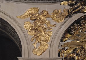 Engel im Louis XIV-Stil, vom Bogen links des Hochaltars in der Kapelle (vergoldete Bronze)