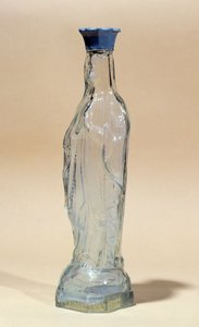 Lourdes-Wasser in einer Flasche in Form der Jungfrau Maria von French School
