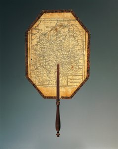 Karte von Nordostfrankreich, gouachebemalter Kartonfächer mit aquarellierter Druckgrafik und geformtem Holzgriff von French School