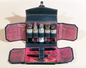 Medizinkoffer mit Instrumenten und Medikamenten, frühes 19. Jahrhundert