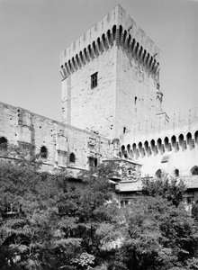 Palais des Papes, Palais Vieux von Papst Benedikt XII. (gest. 1342), Turm von Campane, 1338-40