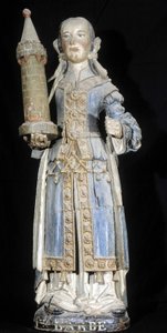 Polychrome Holzskulptur, die die heilige Barbe darstellt (Ende des 16. Jahrhunderts), im Museum von Dinan aufbewahrt. von French School