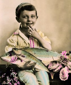 Porträt eines Jungen mit einem Fisch, ca. 1898 von French School