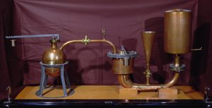 Rekonstruktion einer von Denis Papin (1647-1712) erfundenen Dampfdruckmaschine (Kupfer)