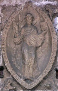 Relief, das Christus in einer Mandorla darstellt, von der Nordtür