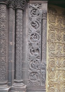 Relief von der Westfassade, das die Monatsarbeiten darstellt, 1122-40