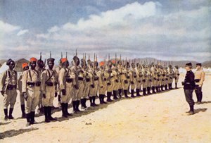 Senegalesische Infanterie am Strand von Frejus (nach einem kolorierten Foto), 1915