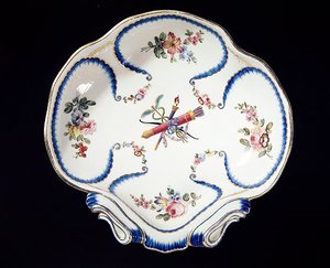 Sevres-Teller mit Bogen und Pfeilen dekoriert, 1762