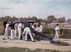 Schießen mit einer 95-Kanone von einem Aussichtspunkt für Sitze und Plätze - in „Militäralbum“ - Fußartillerie