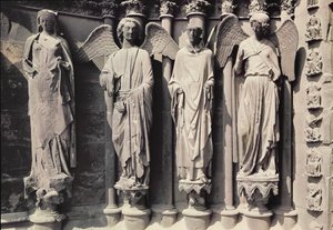 St. Nicasius mit Engeln, Jambenfiguren vom Westportal von French School