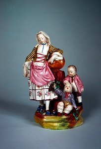 Statuette einer jungen Frau mit ihren zwei Söhnen (Faience) von French School