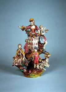 Statuette von Frauen und Kindern auf einer Felsenformation (Faience) von French School