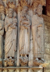 Der Prophet Simeon, Johannes der Täufer und Petrus, Statuenfiguren von der rechten Seite der zentralen Tür des Nordportals von French School